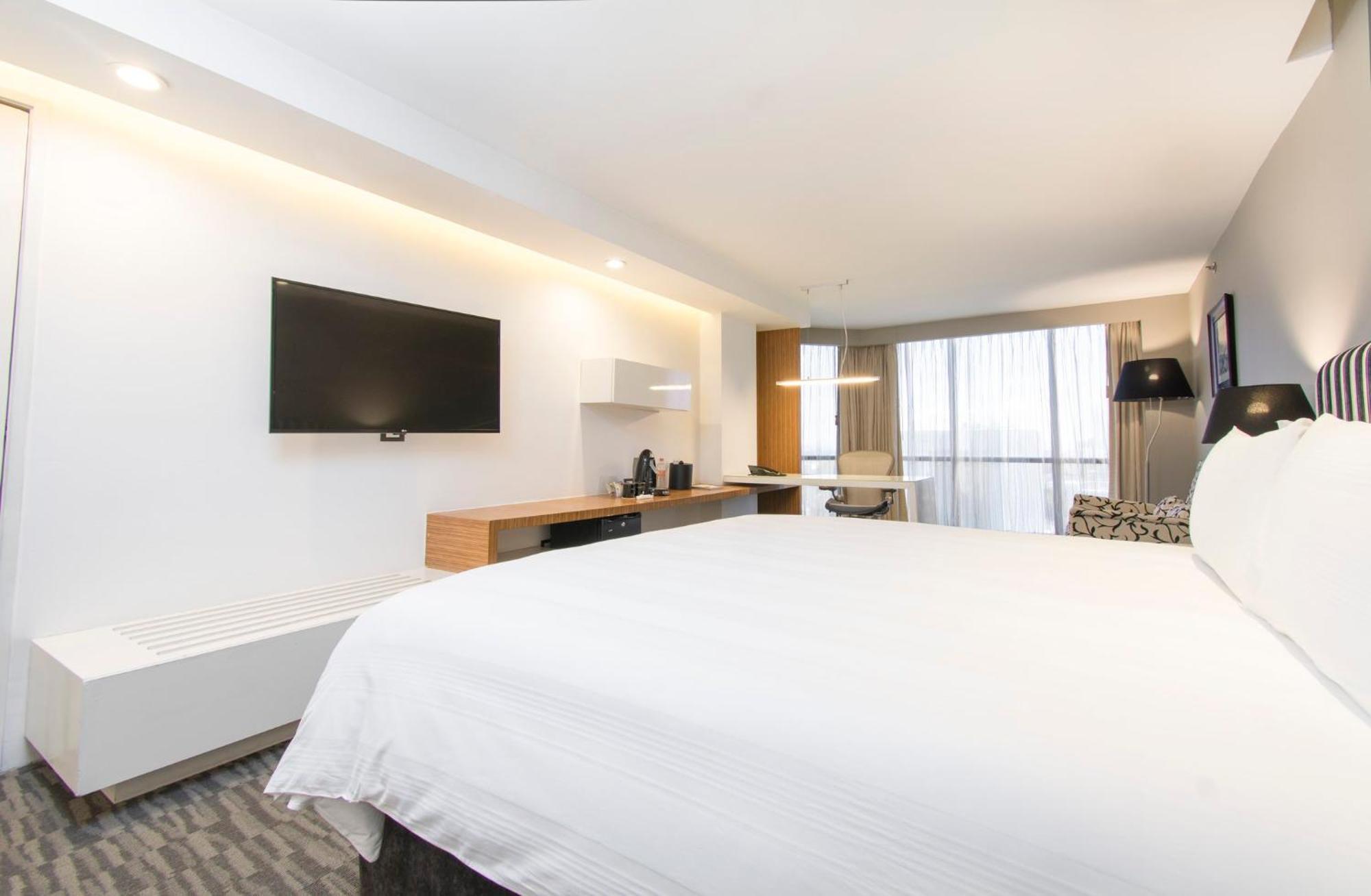 เปรซิเดนเต อินเตอร์คอนติเนนตัล กวาดาลาคารา Hotel ซาโปปัน ภายนอก รูปภาพ