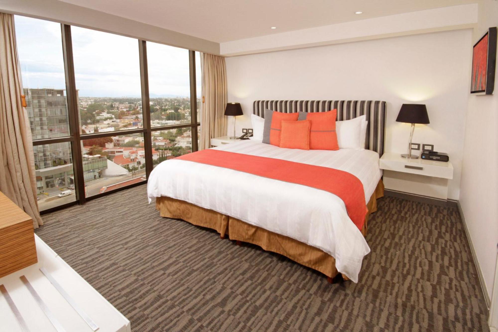 เปรซิเดนเต อินเตอร์คอนติเนนตัล กวาดาลาคารา Hotel ซาโปปัน ภายนอก รูปภาพ