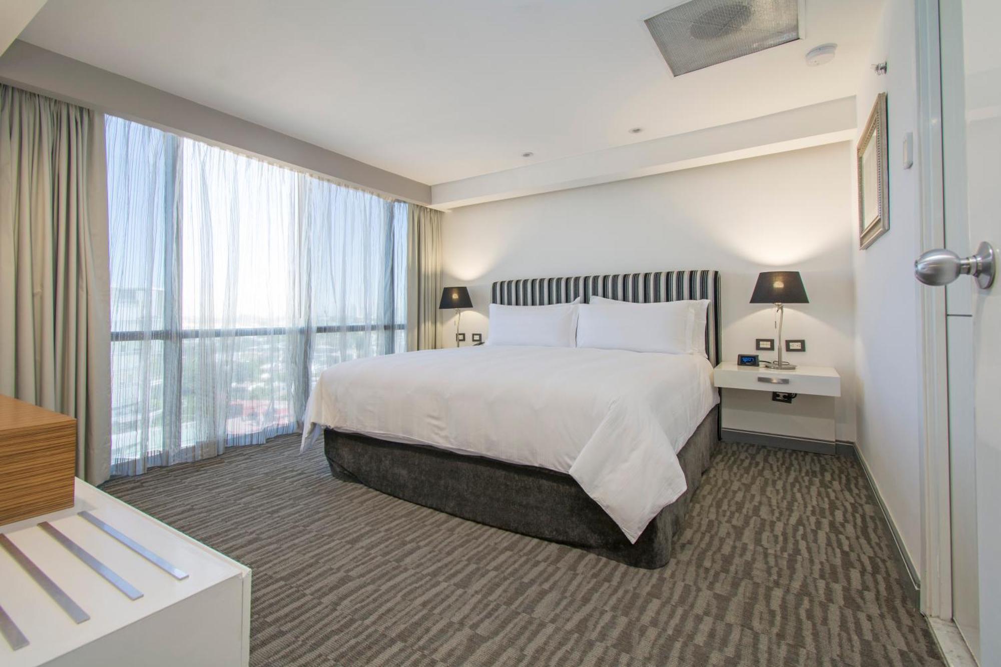 เปรซิเดนเต อินเตอร์คอนติเนนตัล กวาดาลาคารา Hotel ซาโปปัน ภายนอก รูปภาพ